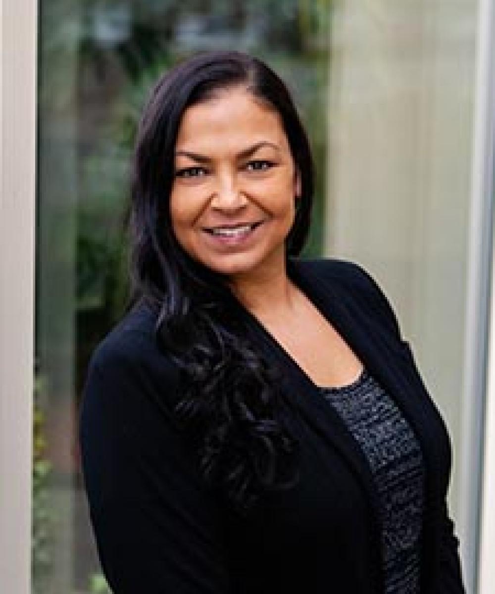 Trish Vanbuskirk headshot